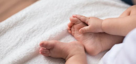 An Italian woman gives birth to baby at 56